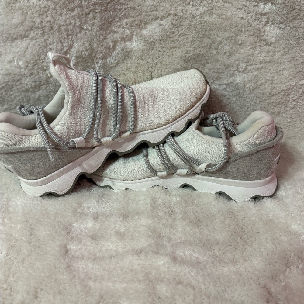 SOREL Women's Kinetic Lace Sneaker Size 7.5 White  Athletic Shoe Comfy - Picture 3 of 8